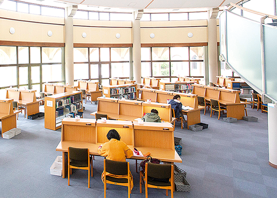 純心附属図書館