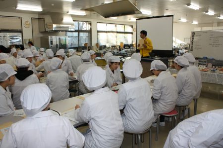 「給食調理学実習」かんしょでんぷんに関する講座