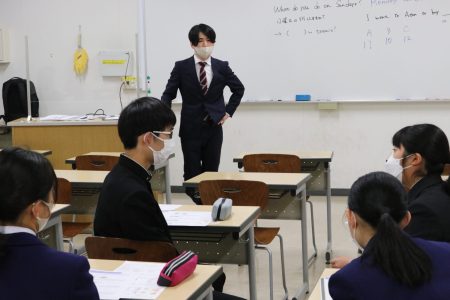 鹿児島県内10大学・短期大学「合同進学ガイダンス」を開催