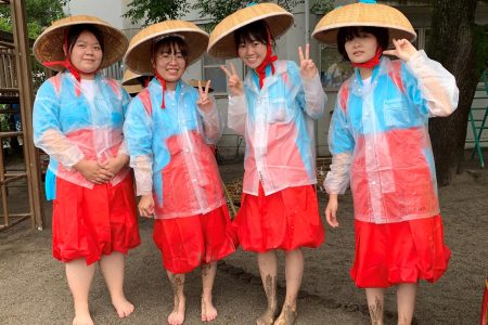 留学生が「御田植祭」で日本文化を体験