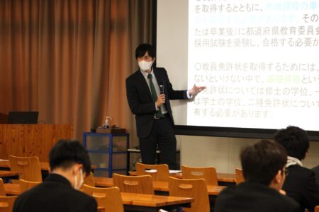 鹿児島県内10大学・短期大学『合同進学ガイダンス』を開催