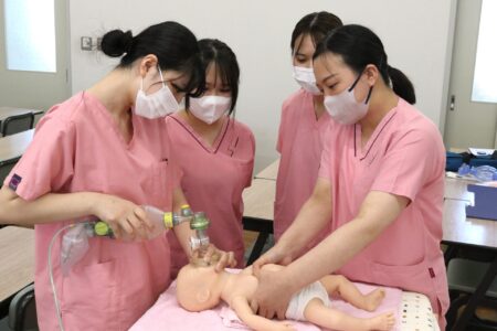 看護学科　助産師選択者　新生児蘇生法「専門」コース講習会