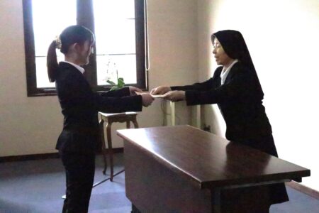 白百合奨学金授与式
