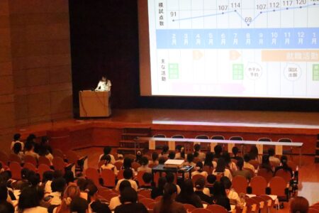 健康栄養学科「卒業生による管理栄養士国家試験受験体験発表会」