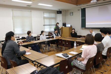 教育・心理学科　卒業生と語る会