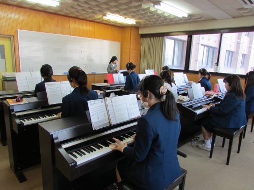 こども学専攻 2年次後期 の授業紹介 音楽5 鹿児島純心女子短期大学