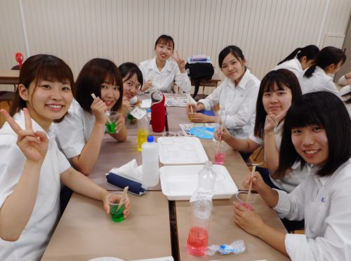 こども学専攻では 第2回オープンキャンパス でスライム作りをします こども学専攻では 第2回オープンキャンパス でスライム作りをします