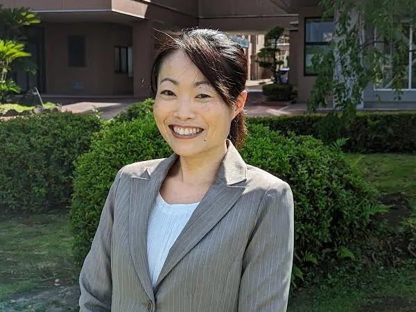 新里 葉子