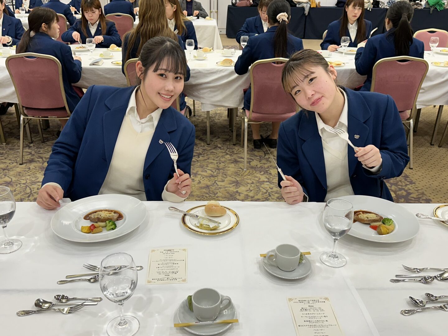 こども学専攻「テーブルマナーセミナー」を実施しました